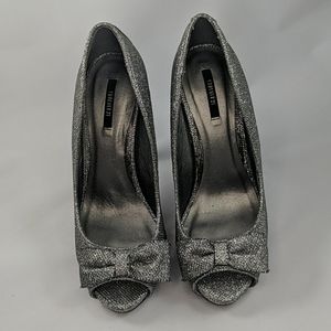 Pair of heels (never worn)